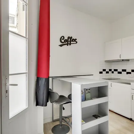 Le Black And White - Trianon Apartment *